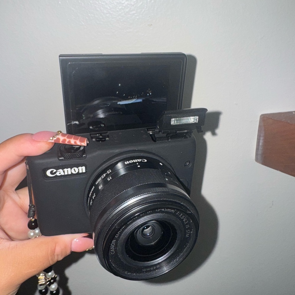 Canon EOS M10 Black Digital Camera with Articulating Screen - Picture 2 of 6